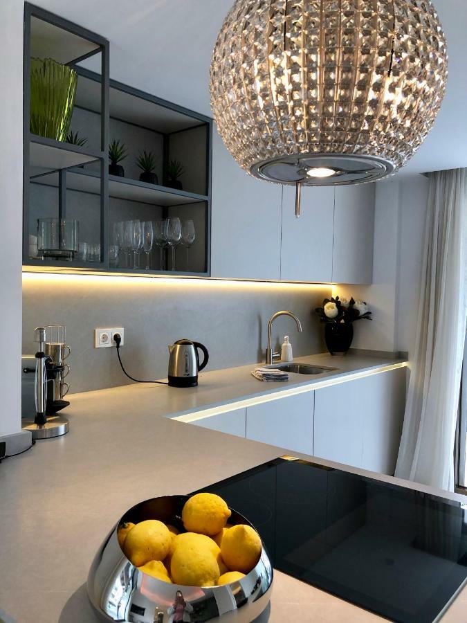 Luxury Apartment In La Isla, Walking Distance To Puerto Banus Marbella Zewnętrze zdjęcie
