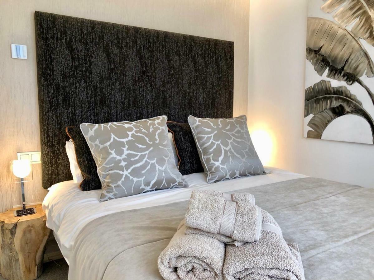 Luxury Apartment In La Isla, Walking Distance To Puerto Banus Marbella Zewnętrze zdjęcie
